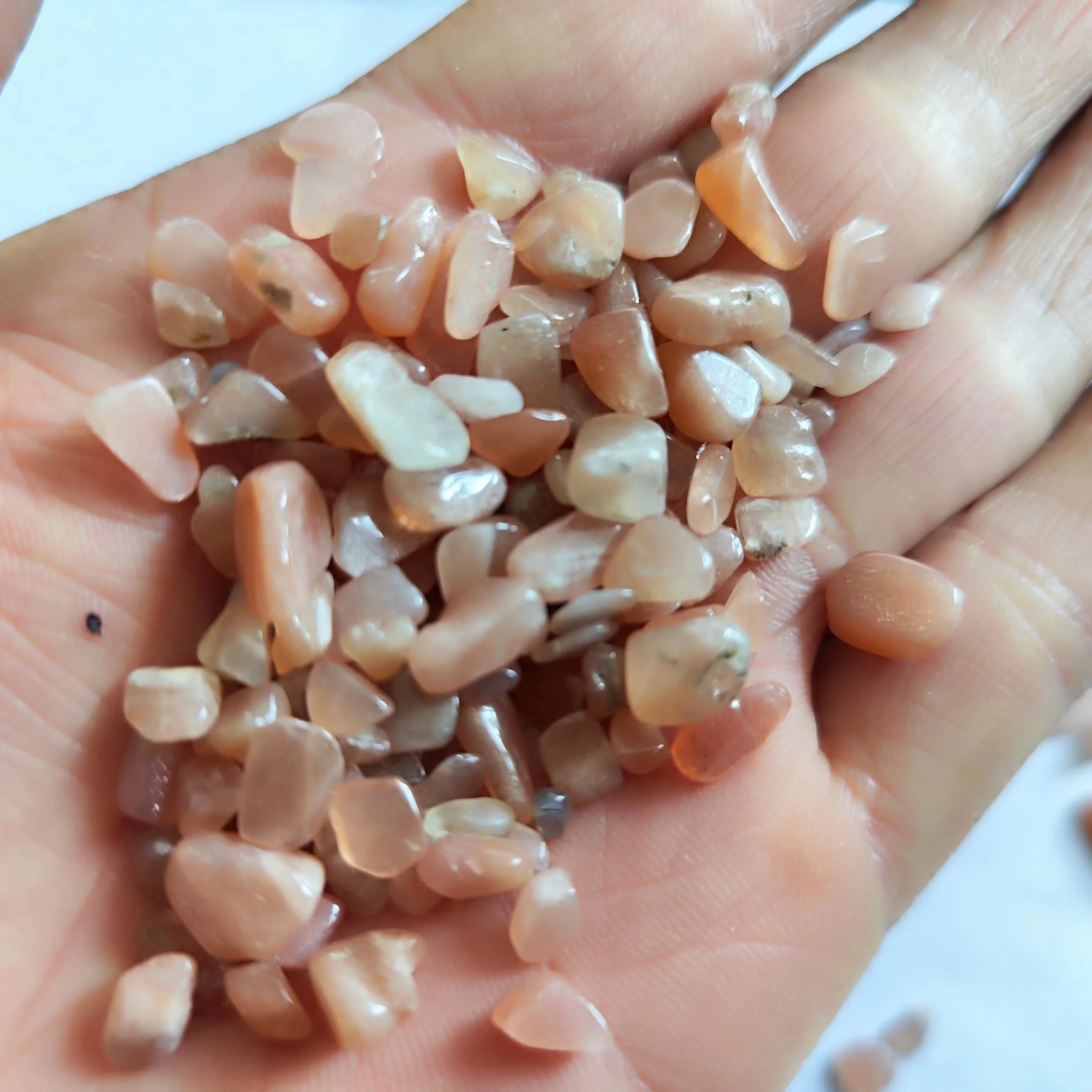 Natural Minerals Home Decoration Stone Crystal Sunstone Plant Paving Stone Fish Tank Stone