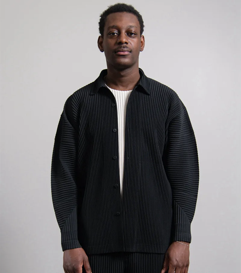 

2025 New Top Quality ISSEYS MIYAKES Japan Pleated Simple Lapel Long Sleeve Shirt Jacket Draped Loose Casual Top