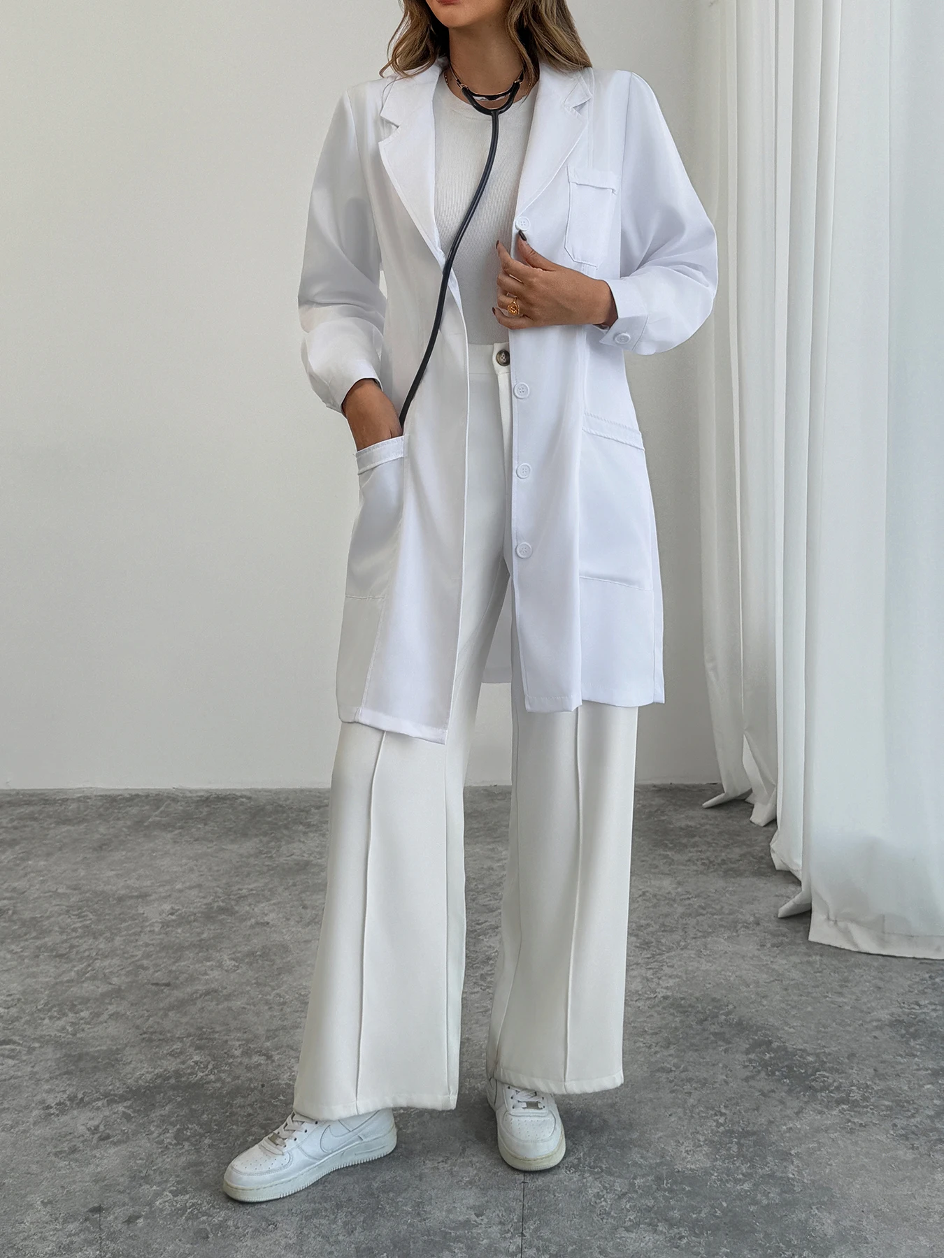 ห้องปฏิบัติการเสื้อผู้หญิงสีทึบปกแขนยาวหลายกระเป๋าสุภาพสตรีโรงพยาบาลคลินิกชุดห้องปฏิบัติการ Coat
