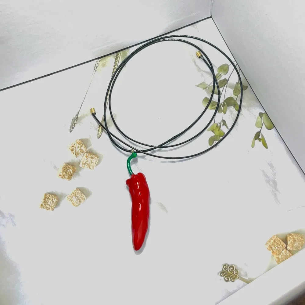 Fashion Boho Style Red Pepper Pendant Necklace Simple Realistic Simulated Vegetable Collar Cute Creative Chili Necklace