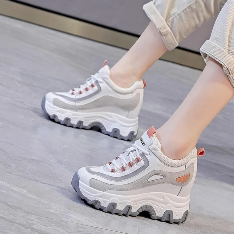 2025 ربيع الخريف مختلط اللون أحذية النساء منصة أحذية رياضية كاجوال تنفس أحذية رياضية السيدات الارتفاع زيادة حذاء رياضة
