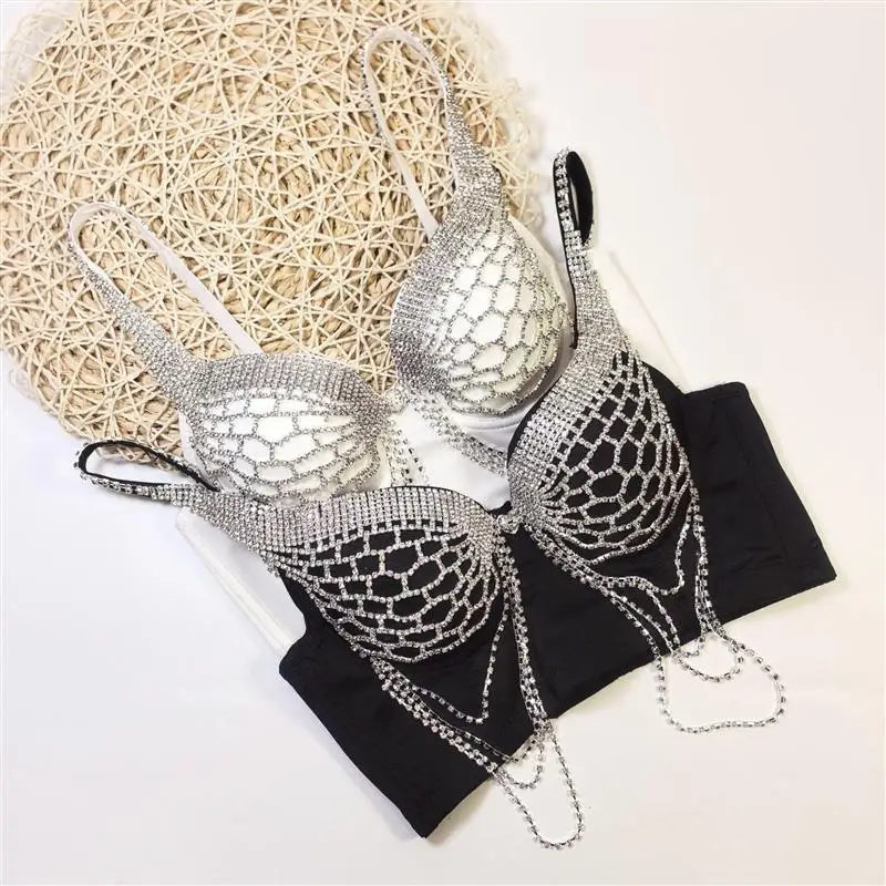 

Белый топ на бретельках с цепочкой и накладкой на грудь, дизайн из волокна, сексуальный укороченный топ для женщин, лето 2024, полиэфирное волокно