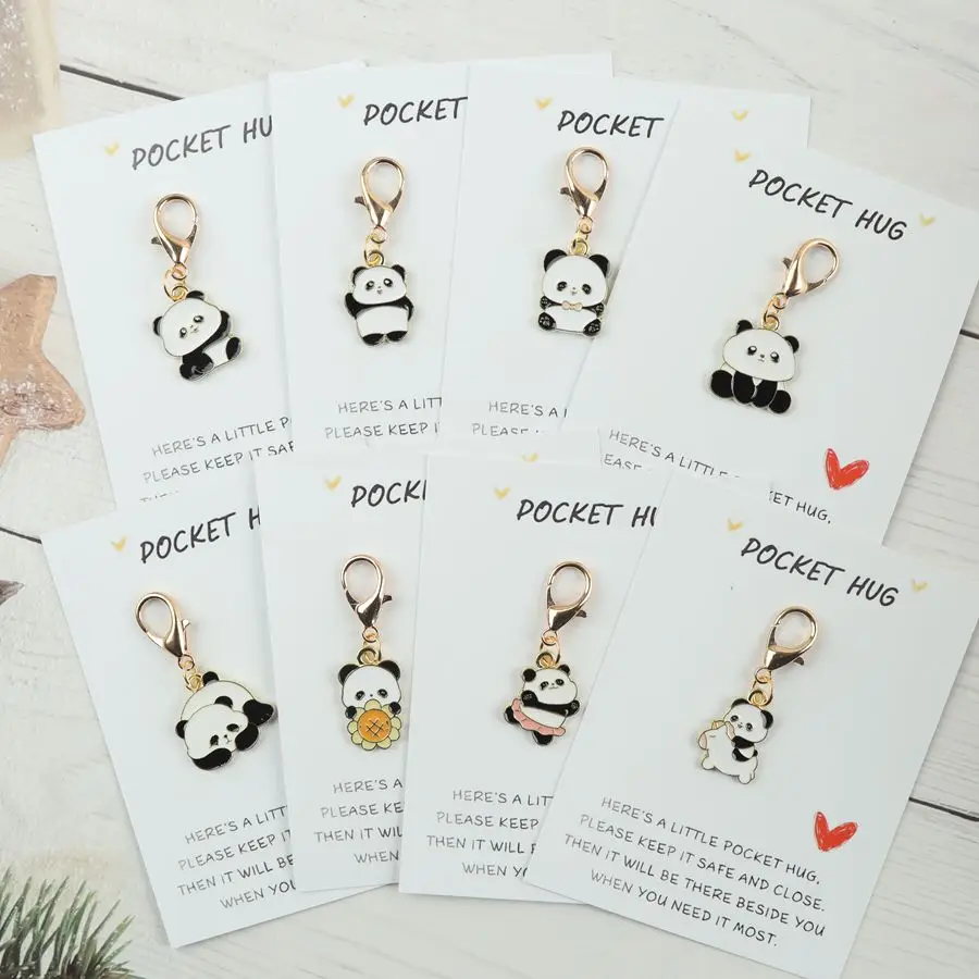 8 ensembles de porte-clés mignons en forme de petit panda, comprenant une carte de vœux de poche, un cadeau d'encouragement sur le thème du panda.