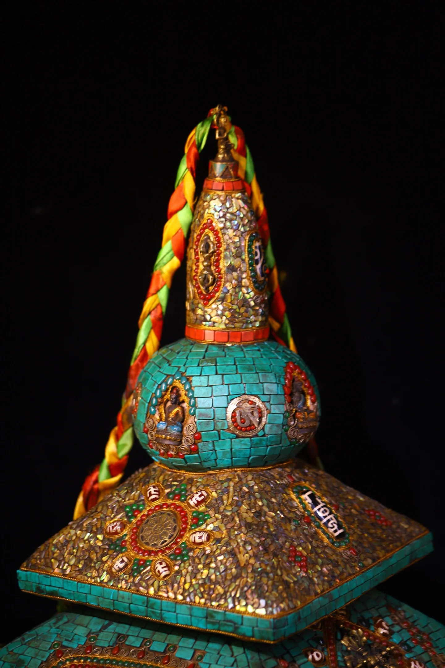

Nepalese folk Meteorite Painted Mosaic Gem gZi Beads Shell Turquoise Parinirvana Buddha Pagoda Stupa Worship Hall Town house