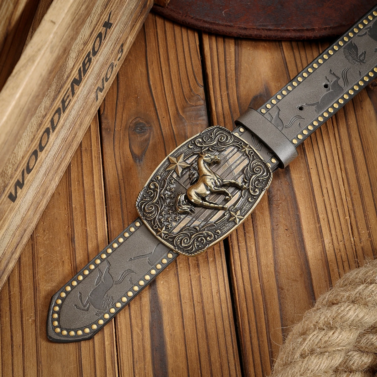 Ein PU-Gürtel im Western-Stil mit Schnallen, geeignet für Männer und Frauen, lässig und retro, perfekt für den täglichen Gebrauch. – Detail 15
