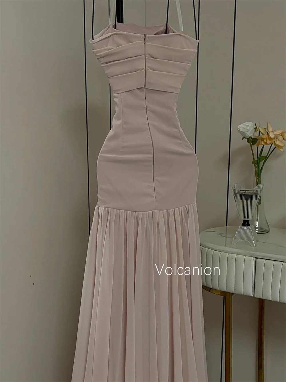 Sukienki na zamówienie: plisowane, szyfonowe, w stylu pastorałnym, o kroju litery A, bez ramiączek, długie, na specjalne okazje, na powrót do domu, klasyczne, wysokiej jakości.