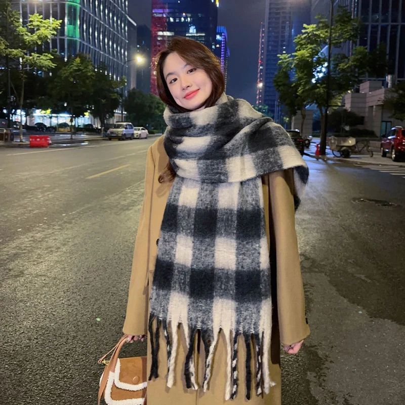New Winter Knitted Scarf For Women's Versatile Solid Color Black And White Plaid Warmth And Thickening Mountaineering Scarf