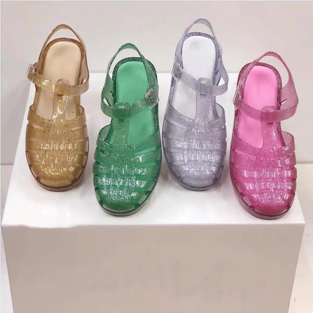 Hot Sale New Ladies Jelly Shoes Girl Hollowed Out Flat Roman Beach Shoes Classical Women Summer Mini Melis Sandals Retro SM128