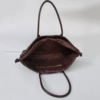 new niche commuting woven hand-held shoulder bag, fashionable and versatile, super large capacity tote bag - Image 4