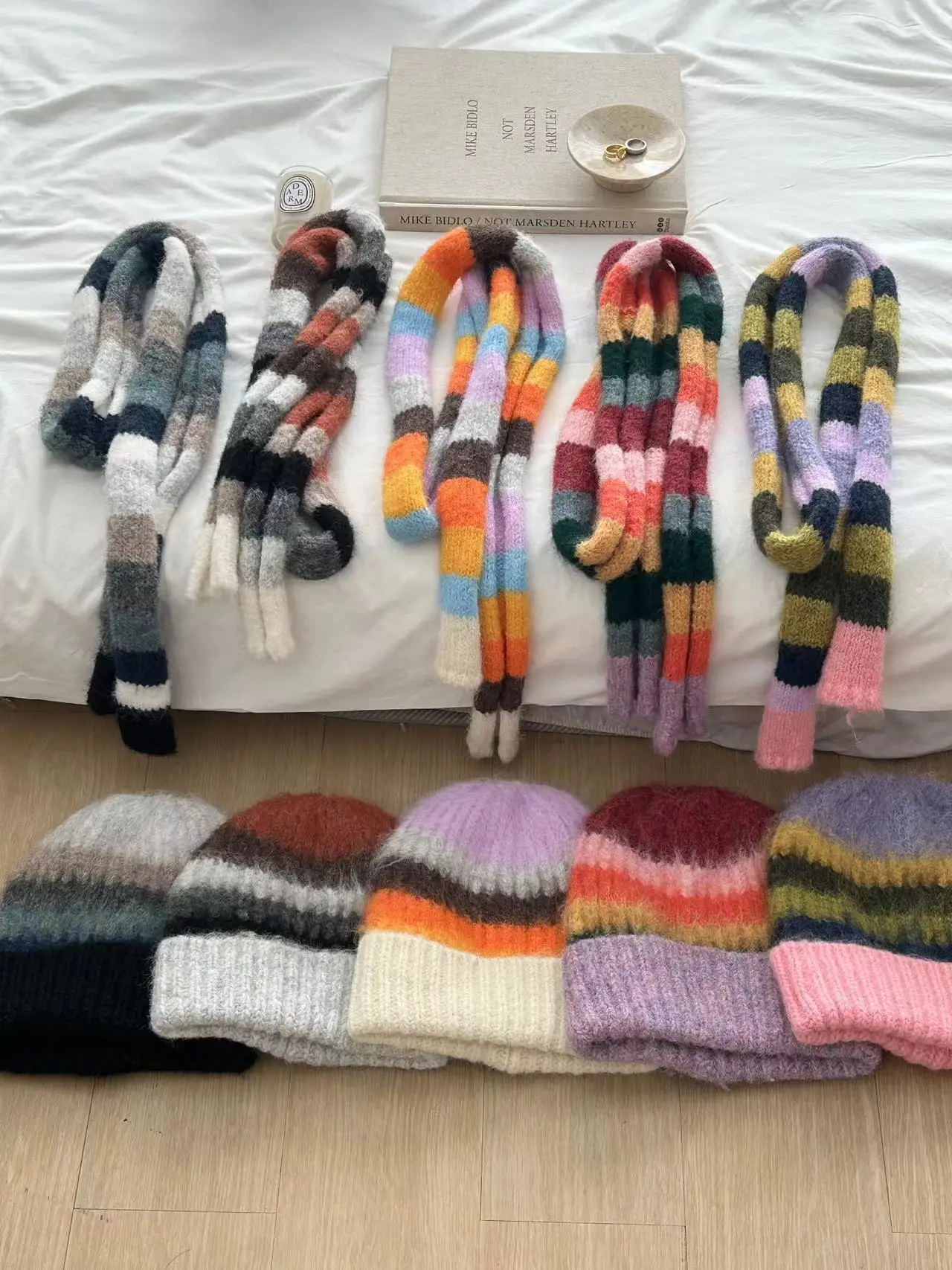 Gestreifte Regenbogen mützen Hut Schal zweiteiliges Set für Frauen & Männer Winter warme Schädel hüte Unisex Outdoor kälte feste Schal kappen Set – Detail 5