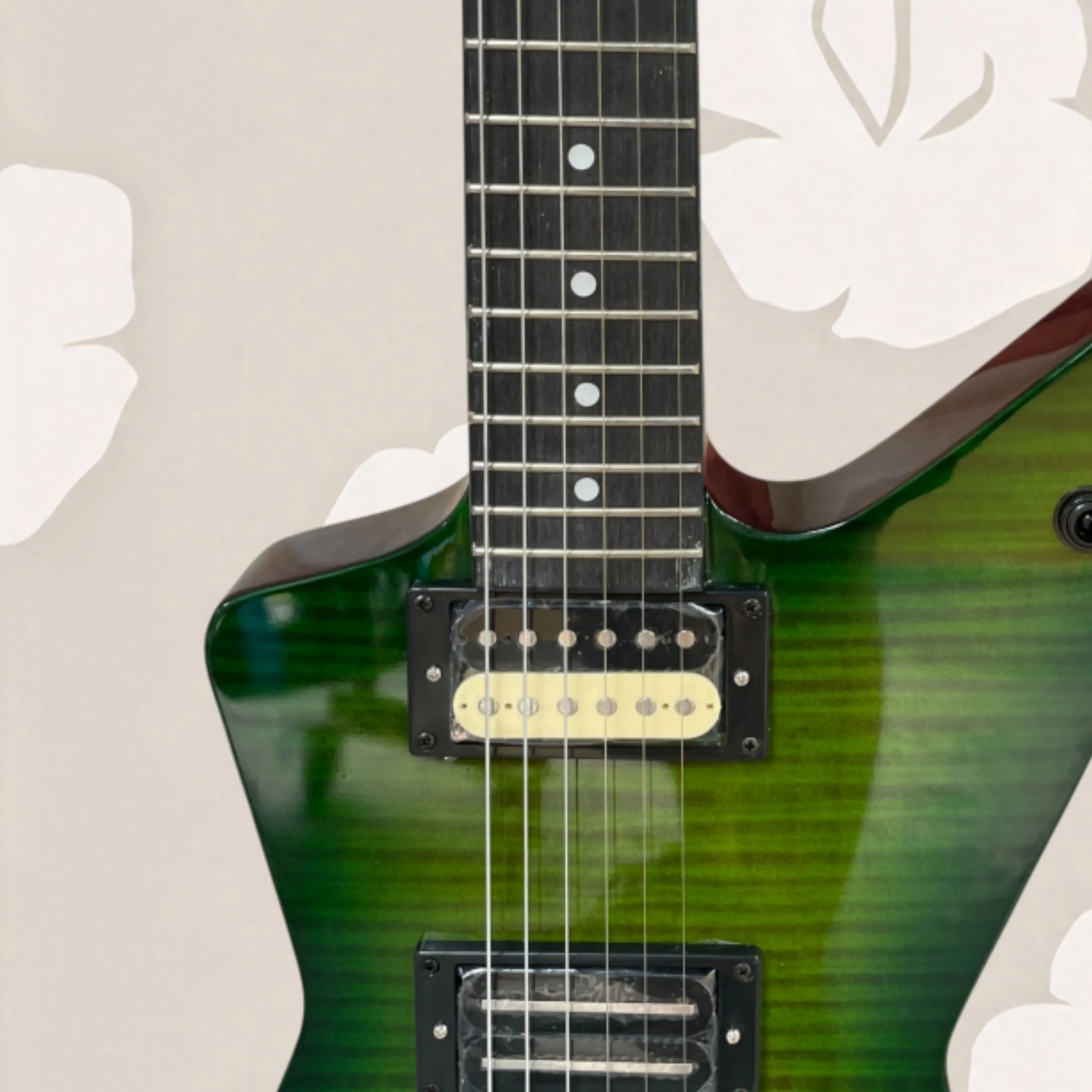 Green Flame Grain Electric Guitar, Black Hardware Guitars, Exquisite Workmanship for Heavy Metal Stage Performance Guitarra