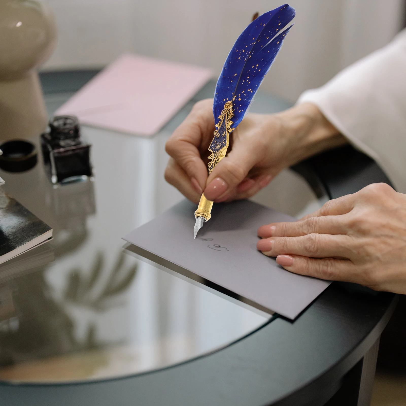 

Гусиная ручка премиум-класса с блестками, украшенная для каллиграфии, художественное письмо, чернильная ручка в винтажном стиле, гладкий кованый вал, легко полоскается