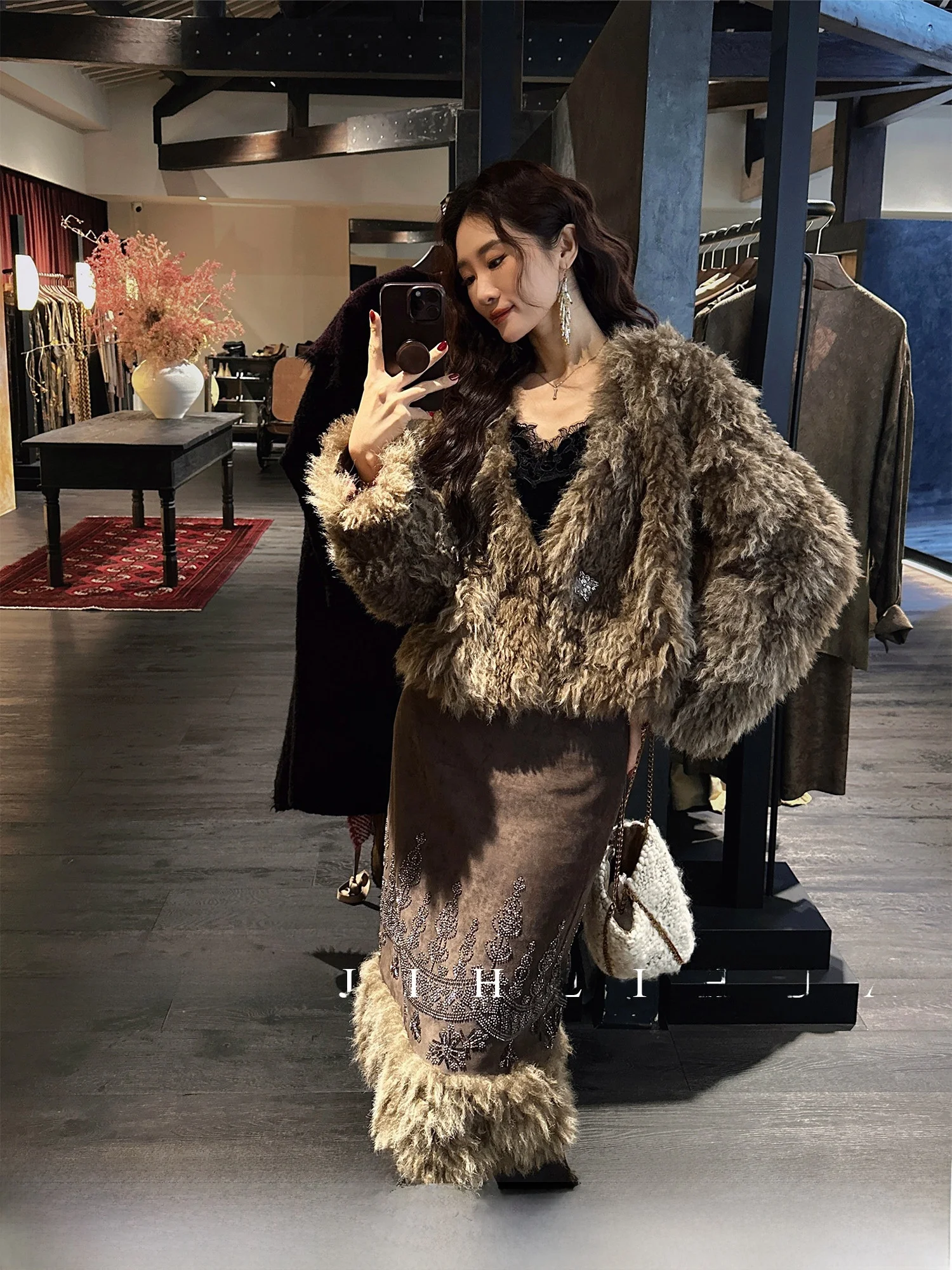 

Unique Bla Flower Deer Design Lamb Set Double Color Long Hair Bead Embroidery Faionable Winter Outfit Eco-Friendly