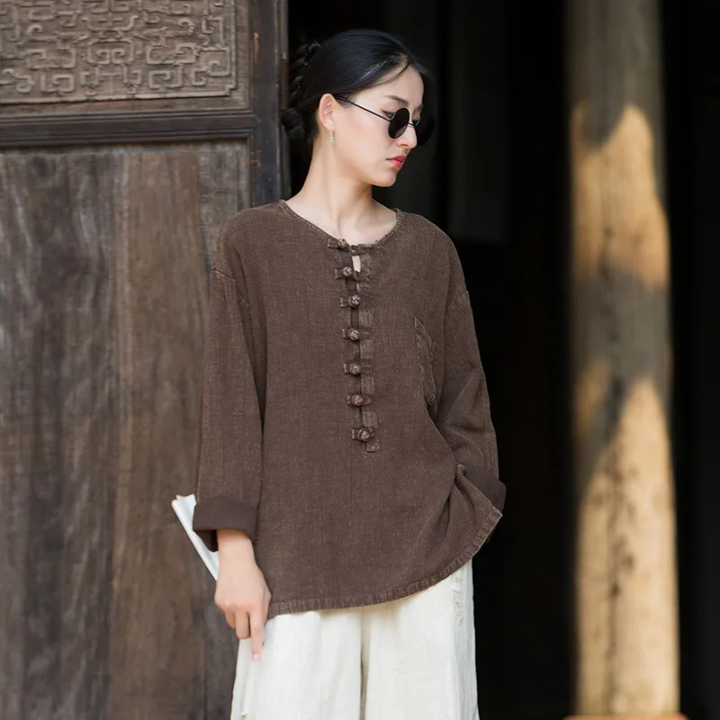 

25Sand-Washed Ramie Tee: Features a tinted finish and a contemporary Chinese twist for a unique, niche look.