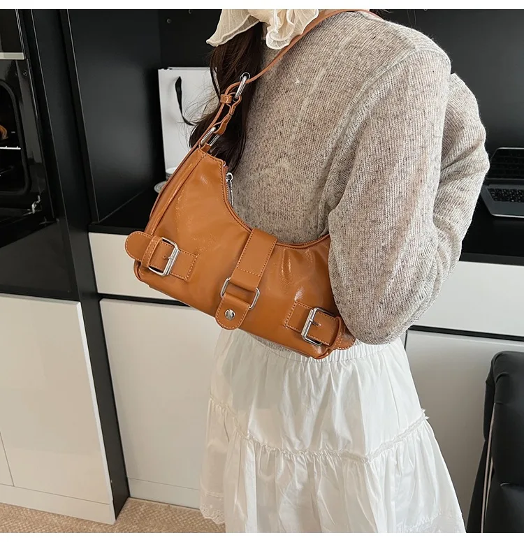

Retro Urban Shoulder Bag - Women's 2025 Summer Underarm Purse, Motorcycle Inspired Crossbody Bag for Work Chic & Versatile