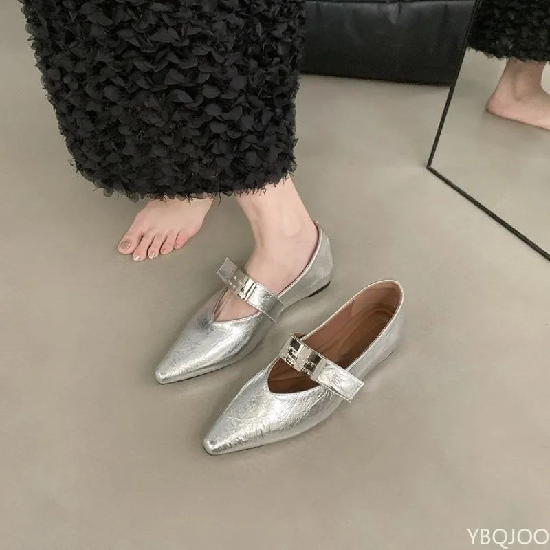 2026 Primavera y novedad de verano, zapatos de mujer de tacón bajo puntiagudos con cubiertas de boca poco profundas para citas, zapatos individuales para mujer