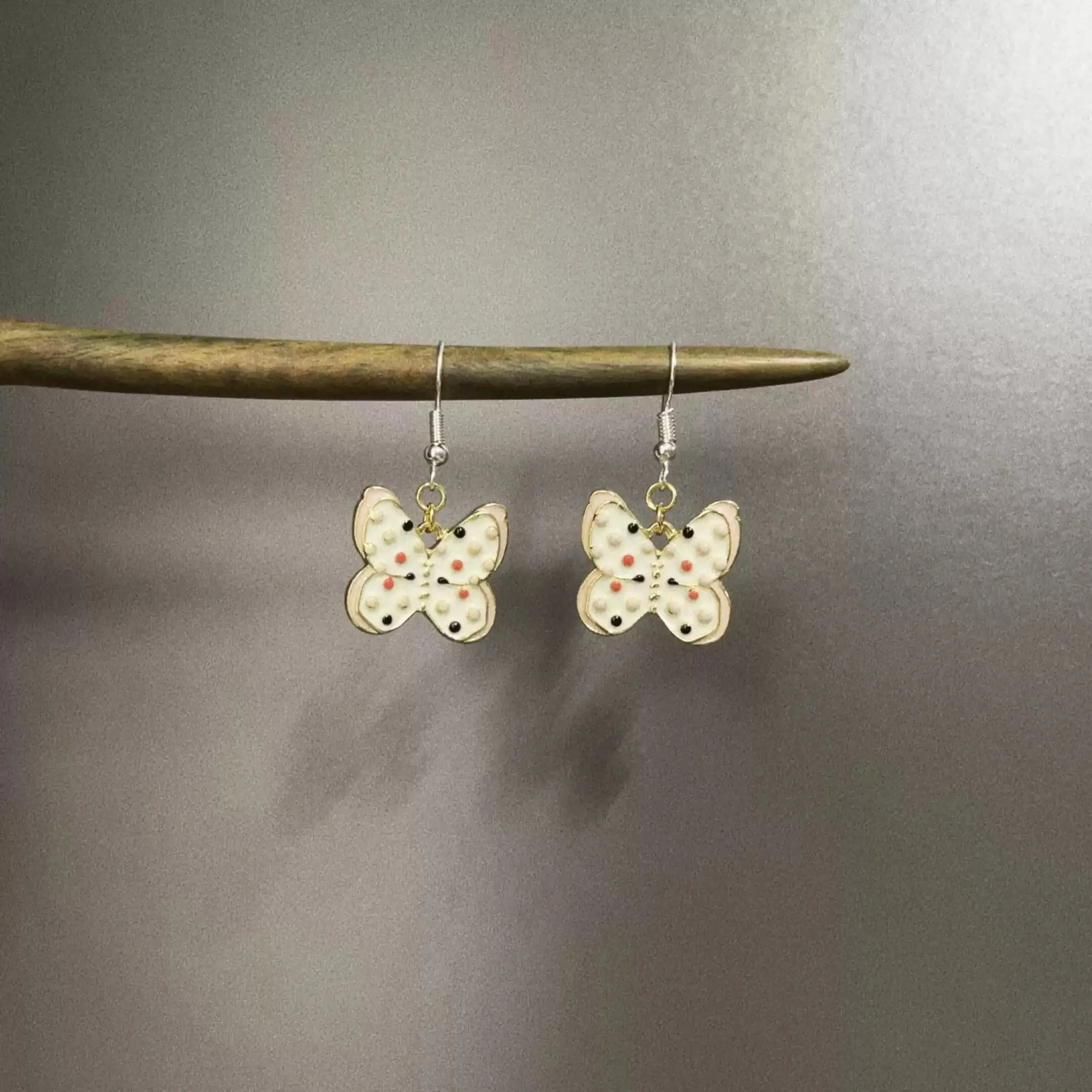 

Gomggsale Cream butterfly earrings - Vintage Jewelry