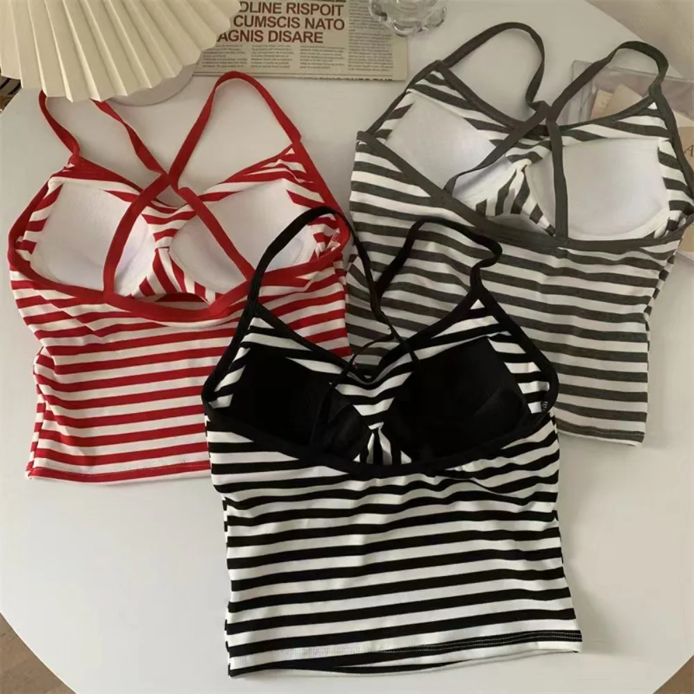 Top adelgazante a rayas con espalda cruzada y cojín para el pecho, chica picante, tirantes hermosos que reúnen un diseño Sexy