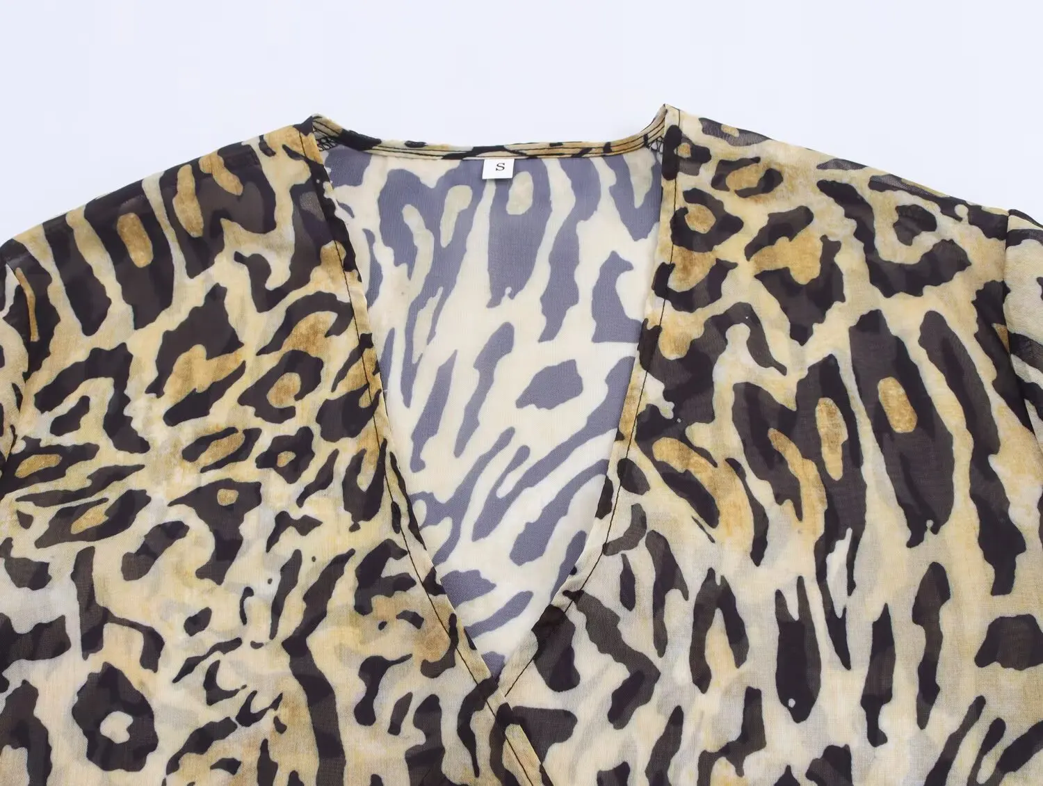 เสื้อผู้หญิงแฟชั่นใหม่ปี 2025 ลายสัตว์และลายทาง แขนยาว คอวี ทรงไม่สมมาตร พร้อมเข็มขัด สไตล์เรโทร สวยเก๋