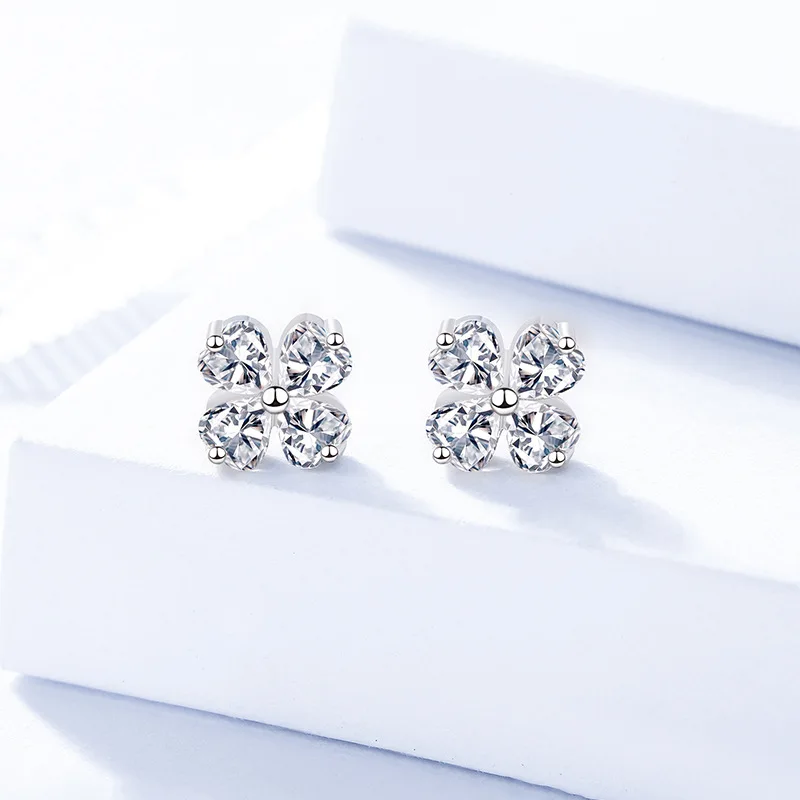 Trumium 925 Sterling Silver 1 Pair Women\'s Lucky Four-Leaf Clover Shape Ear Stud Earrings Sky White Zircon Fashion Jewelry Gifts