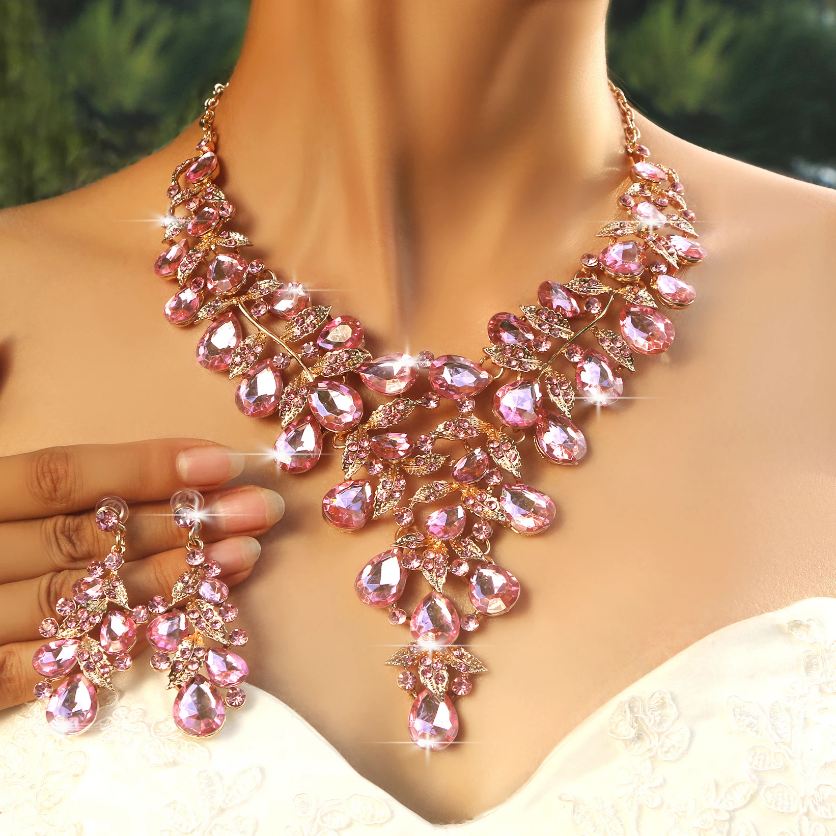 A Luxurious Multi-Color Necklace and Earring Set, Exaggerated, Sexy, Vintage, Women's Two-Piece Set, Bridal Wedding Banquet Dress Accessories
