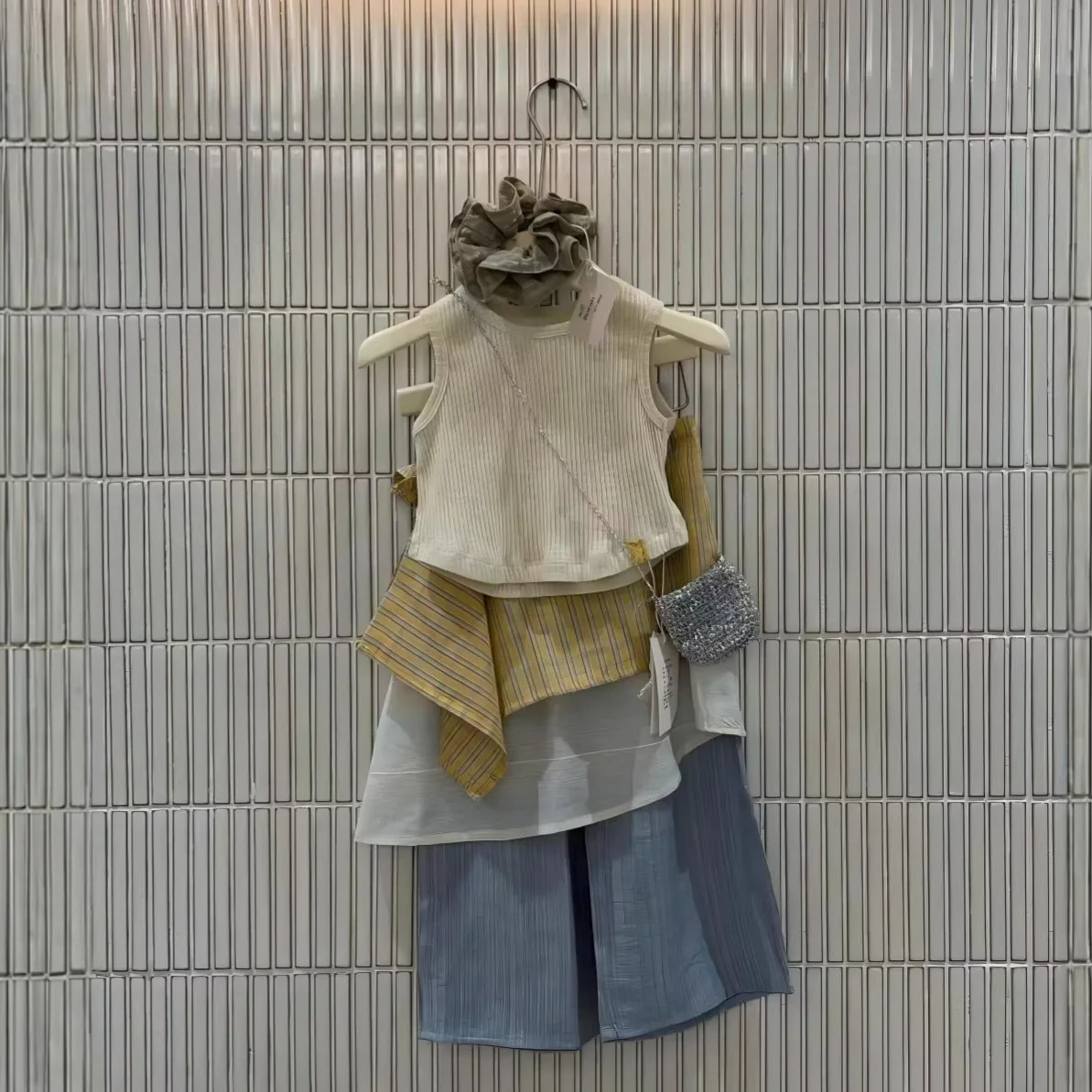 

Girls Suit 2026 Spring and Summer New Childrens Clothing Girl Baby Fashion Vest Fold Wear Fart Curtain Wide Leg Pants Two Sets