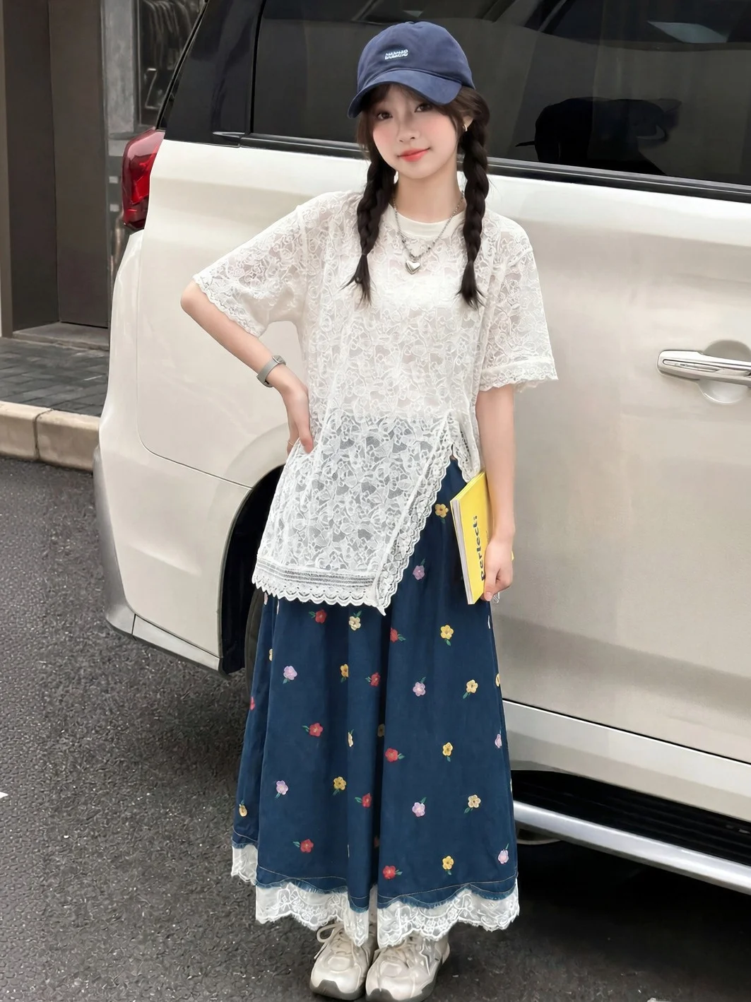 女の子の夏服韓国風刺繍レース中空半袖デニムスカートとトップスの3点セット通気性があり軽量です