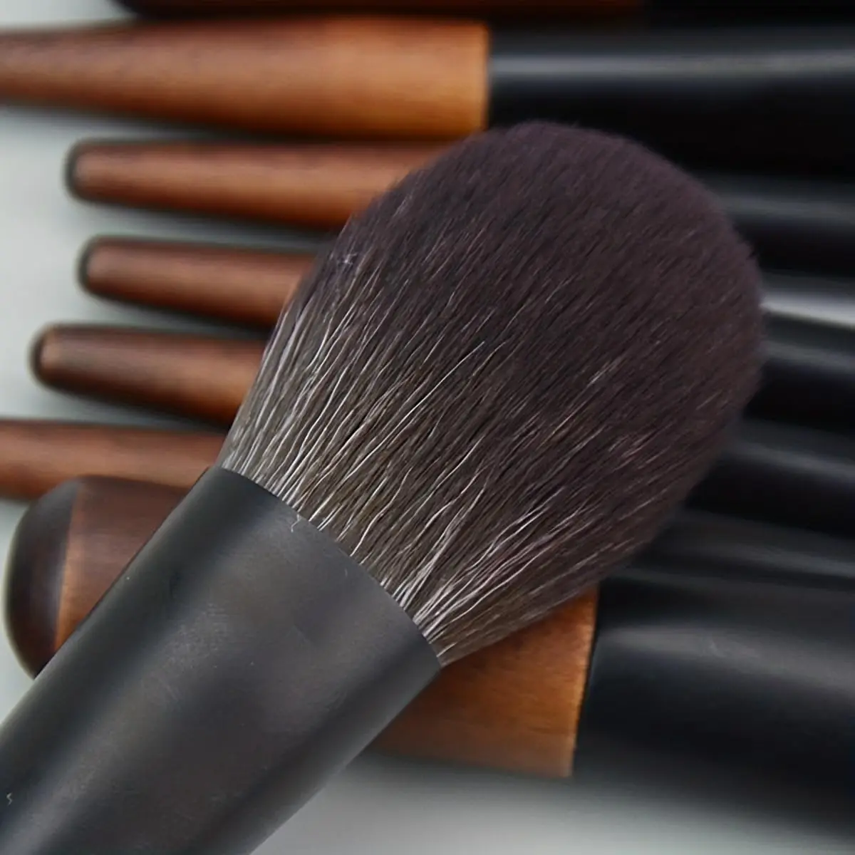 12-teiliges Make-up-Pinsel-Set aus Ziegenhaar, Mini-Reisepinsel-Set aus Holz mit Etui für Puder, Concealer, Lidschatten, Augenbrauenpinsel, Werkzeug