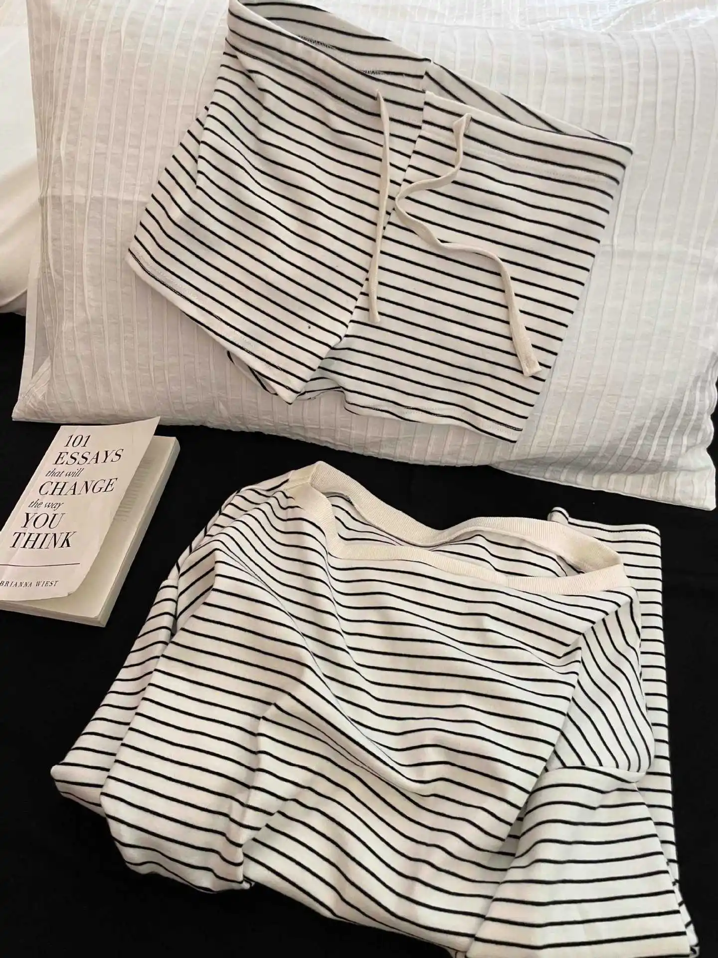 

Black and white striped slanted shoulder sweet long sleeved pajamas for women in summer 2025 new spring and autumn shorts home w