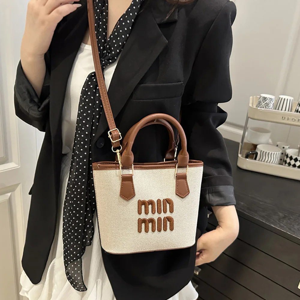 

2025 новая высококачественная, красивая, повседневная, простая, универсальная, высококачественная ручная сумка через плечо с буквенным принтом