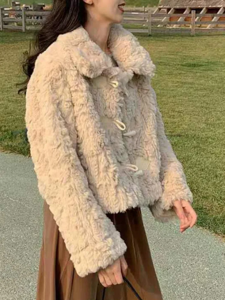 [EWQ] Fashion Faux Fur Coat For Women Horn Single Breasted Design Women Winter Keep Warm Furry Fur Outerwears 2024 New 16O3329