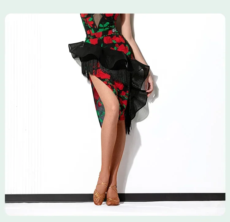 Dance Costume Rose Print Latin Dance Skirt Fishbone Tassel Half Skirt Black Side Slit Latin Dance Practice Dress Women\'s Skirt