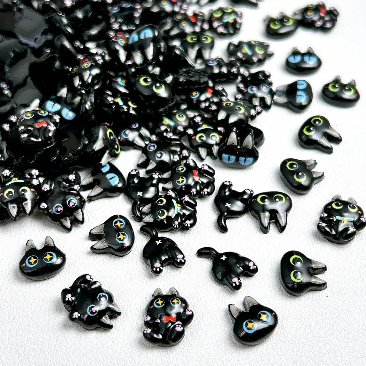 30 Uds. De decoraciones artísticas para uñas de resina de gato negro Kawaii de dibujos animados, expresiones divertidas y luminosas creativas, dijes para uñas de gato, horquilla DIY para uñas