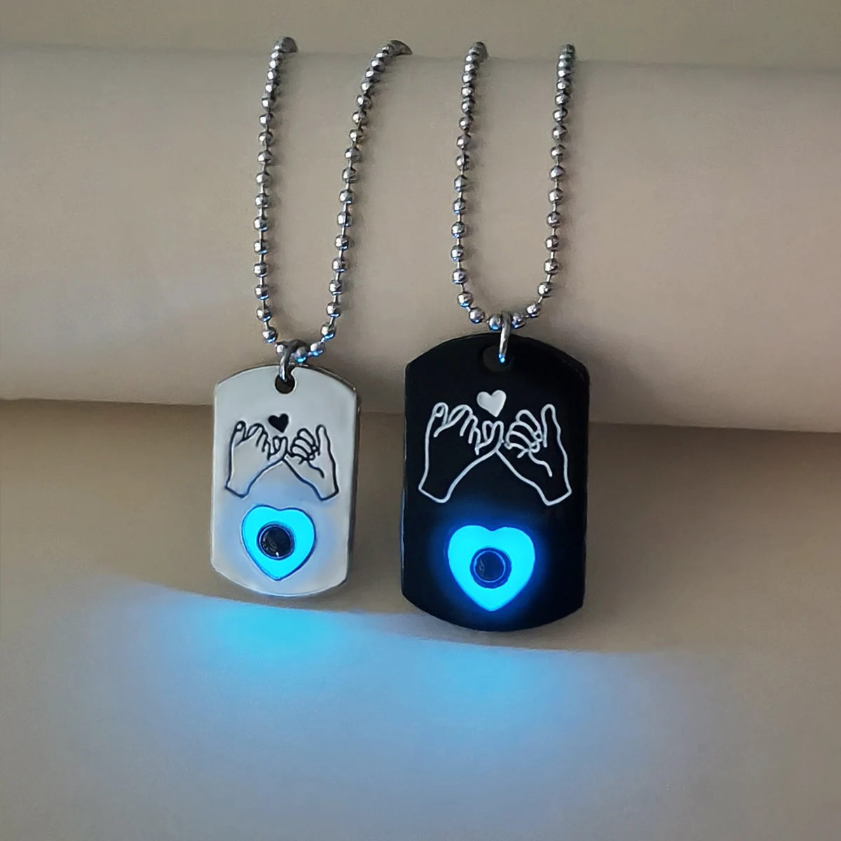 2 pieces/sets of luminous heart and hook heart pattern and 100 languages to say 