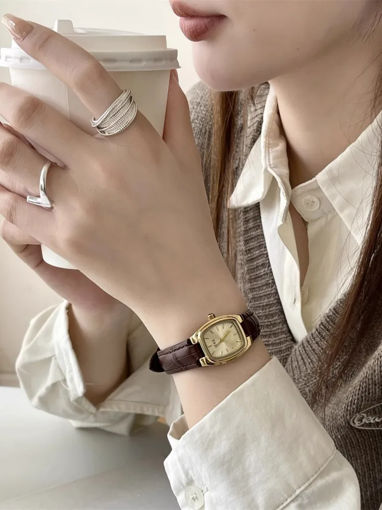 

Watch for Women Vintage Leather Strap Belt Small Ladies Watch Elegant Casual Women Watch Luxe Reloj Mujer