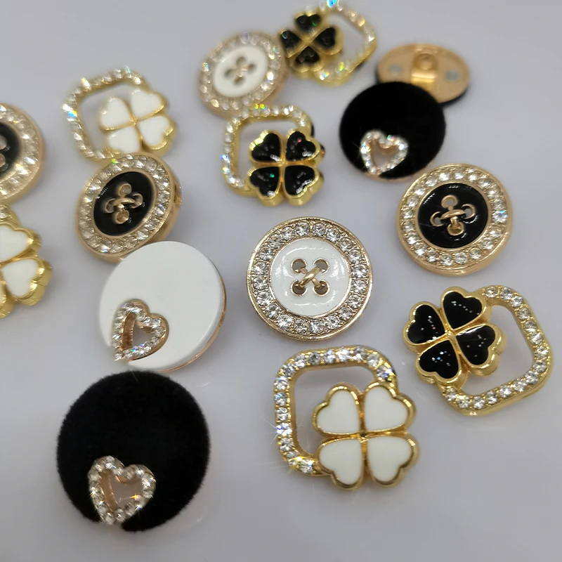 17.5/20/23MM Wholesale Fashion Rhinestone Buttons Of Clothing High Quality Luxury Heart Decor Button For Women Needlework Sewing