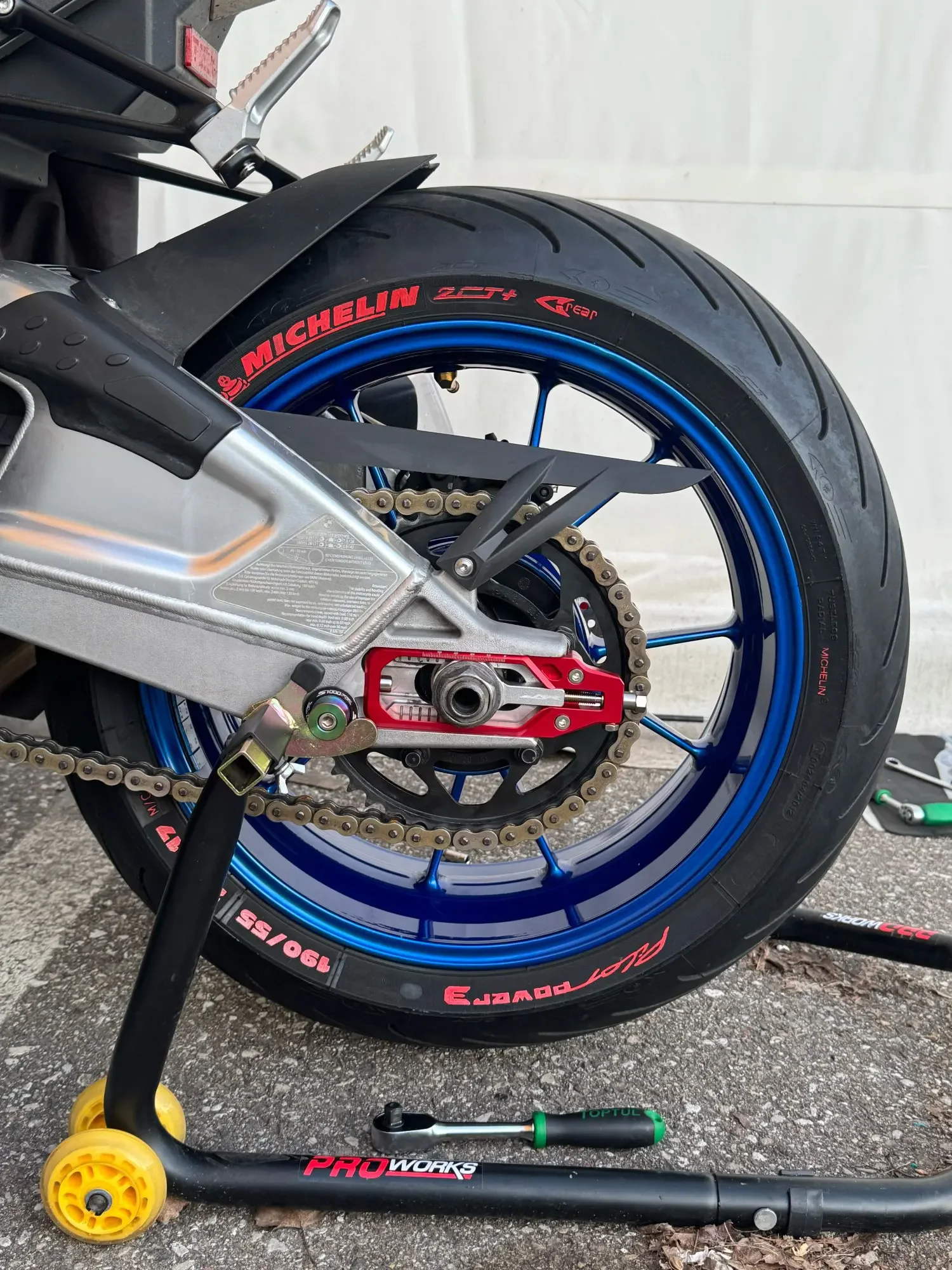 Motorcycle CNC Aluminum Adjusters Chain Spool Tensioners Catena For S1000RR S1000R HP4 S1000XR M1000RR M1000R Chain Adjusters