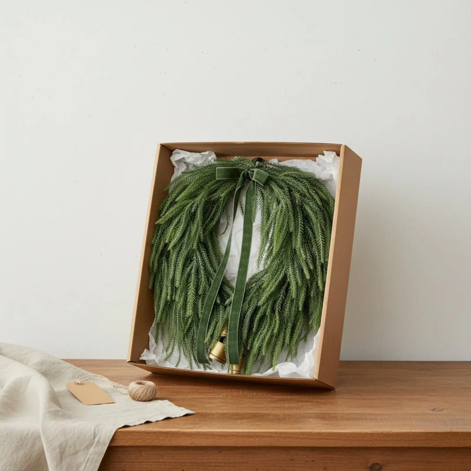 

Bell Wreath Fade-Resistant Christmas Wreath Holiday Decor Realistic Look Reusable for Entryway
