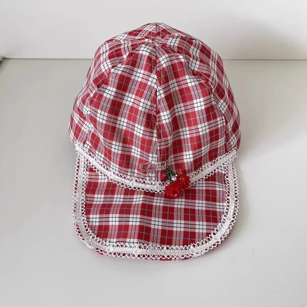 Protezione solare creativa Cherry Pin Cap Cotton Sweet Red Plaid Hat Peaked Cute Lace Berretto da baseball per ragazze