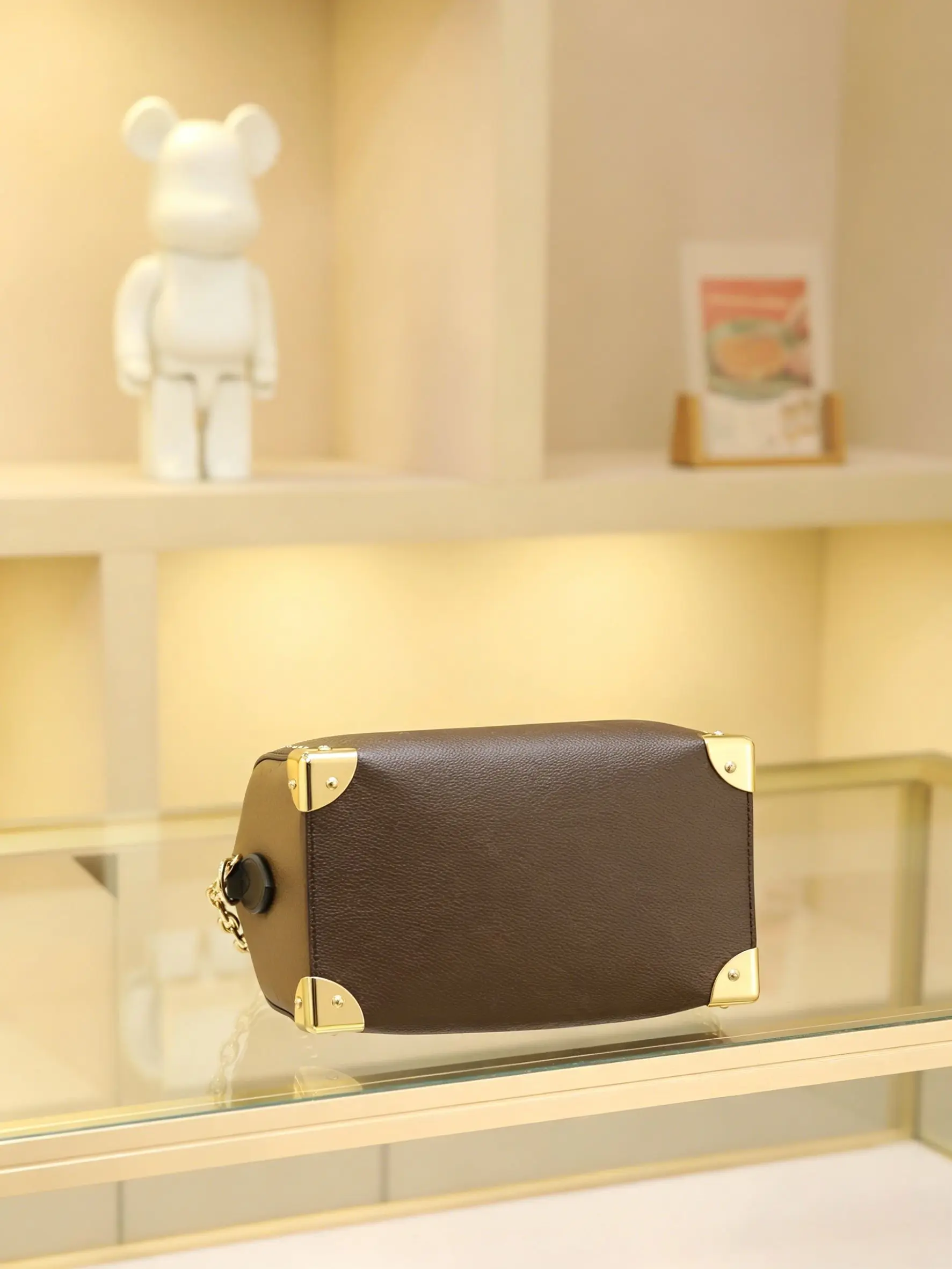 Sac à main en cuir avec poignée supérieure et accessoires métalliques, élégant et polyvalent, pour femme, sac à bandoulière, sac porté croisé, accessoire universel assorti à tous les styles pour le style urbain et le quotidien