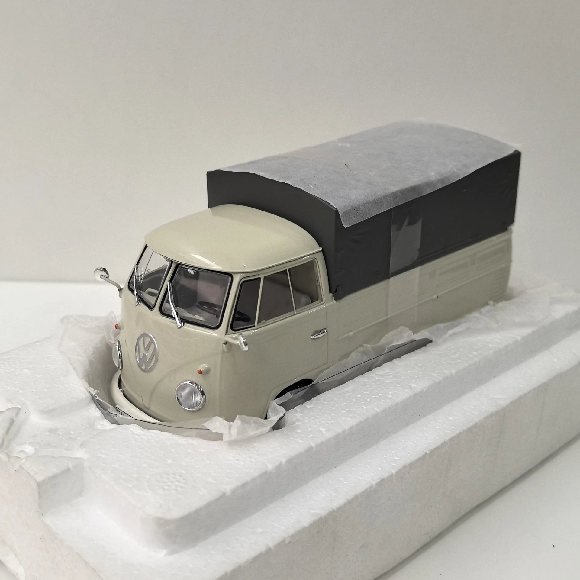 

Diecast SCHUCO 1/32 Scale VW T1B T1 VW Pickup Alloy Car Model Collectible Toy Gift Souvenir Display Ornament