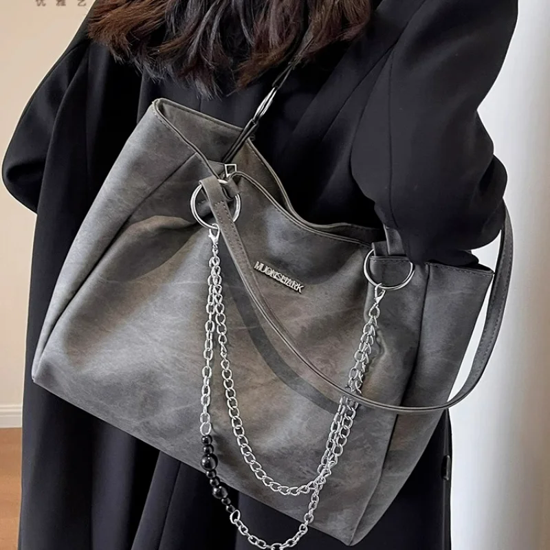 

2024New Style Baiyatu Large Capacity Female Autumn Winter All Simple Fashion Trend Shoulder Texture Lady Chain Commuter Tote Bag