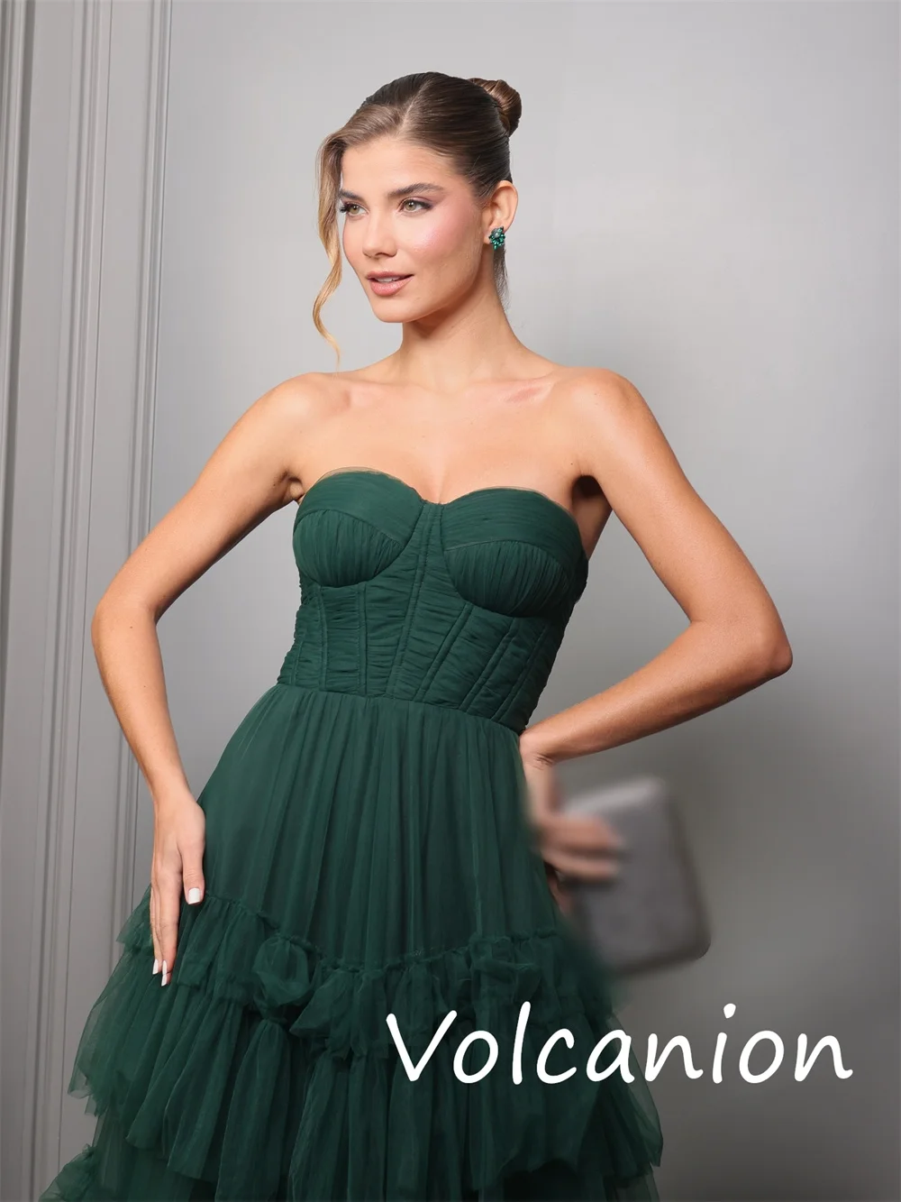 맞춤형 절묘한 단순 네트 플리츠 A 라인 끈이 없는 긴 드레스 맞춤형 행사 고품질 공식