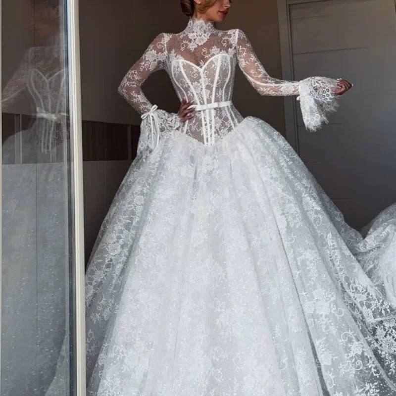 الدانتيل الأبيض فساتين الزفاف خارج الكتف مشد صائق فساتين الزفاف تنورة اللؤلؤ الديكور متعدد الطبقات صنع ﻿ تخصيص