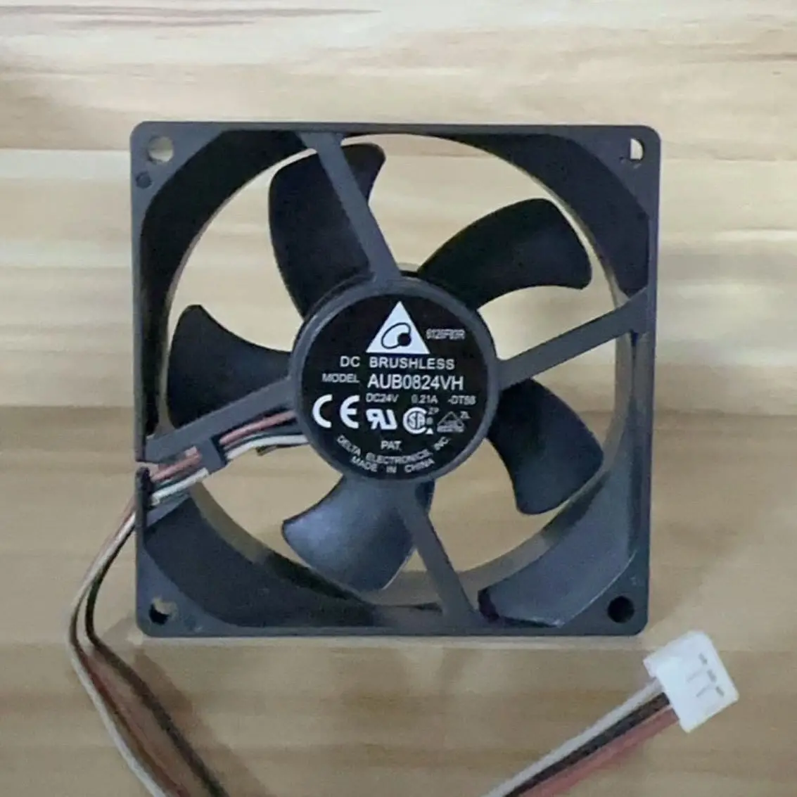 AUB0824VH 24V 0.21A 8025 three wire cooling fan