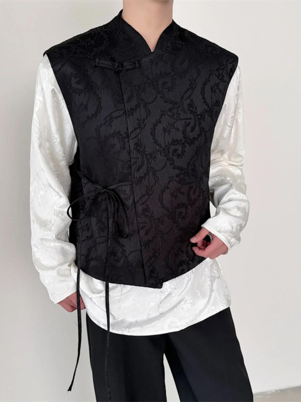 

New Chinese Sle Faionable Embroidered Vest Men's Svel Korean Version Spring Autumn Trendy Casual Belted Jaet