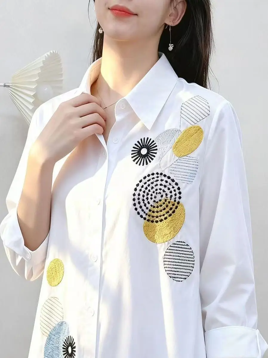 2025 Autunno Nuovo Sle Cotone Sciolto Ricamato Bianco irt Colletto di media lunghezza Design Unico Faionable Versatile Camicetta