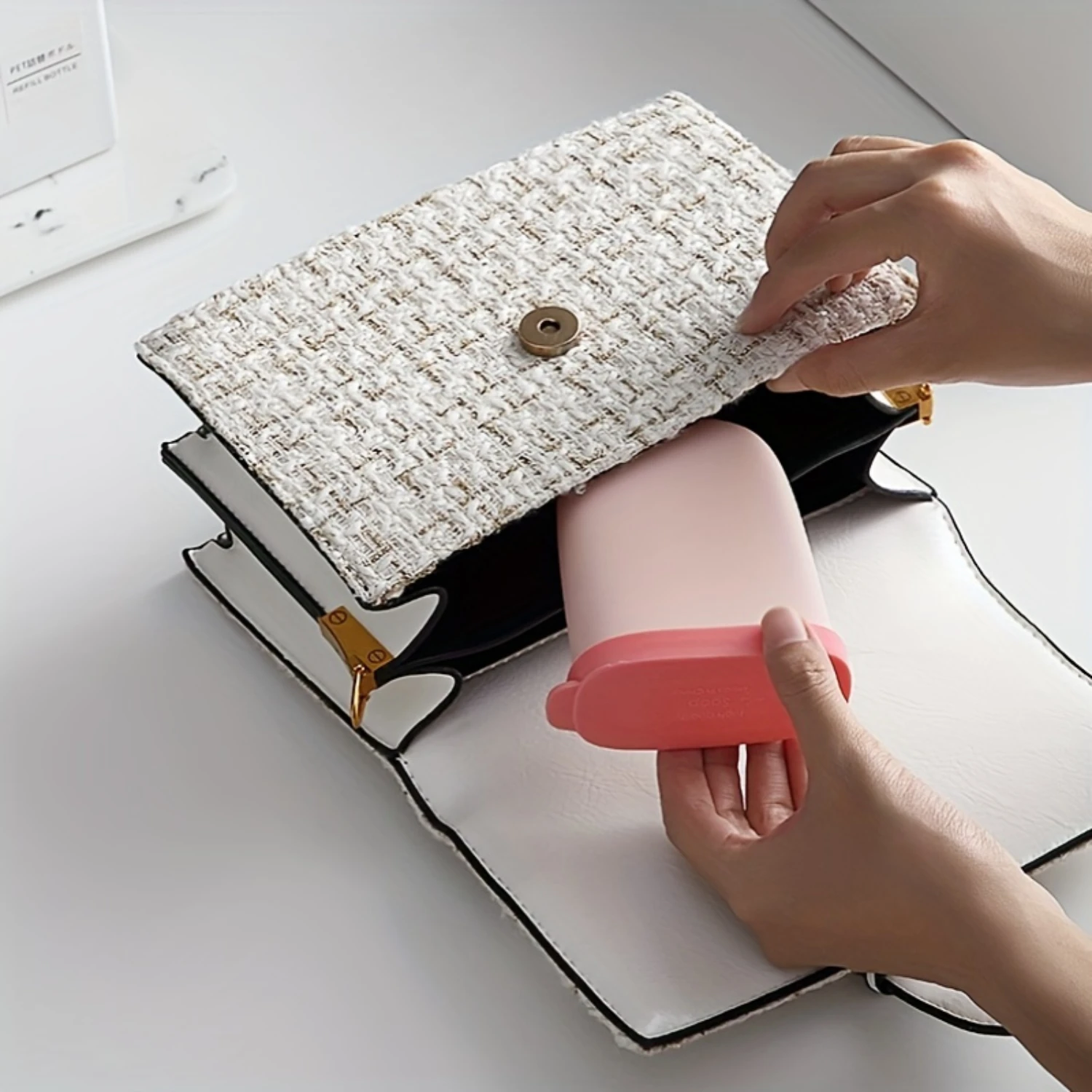 จานสบู่กันน้ําพร้อมหัวเข็มขัดล็อคที่ปลอดภัย - แบบพกพา, ที่วางสบู่ซิลิโคนป้องกันการรั่วสําหรับตั้งแคมป์และห้องน้ํา U