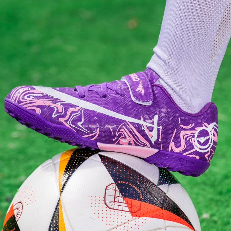 

New Kid Boys Soccer Shoes Professional Football Boots Non-Slip TF Sneakers Match Ultralight Comfortable Sports Shoes Unisex