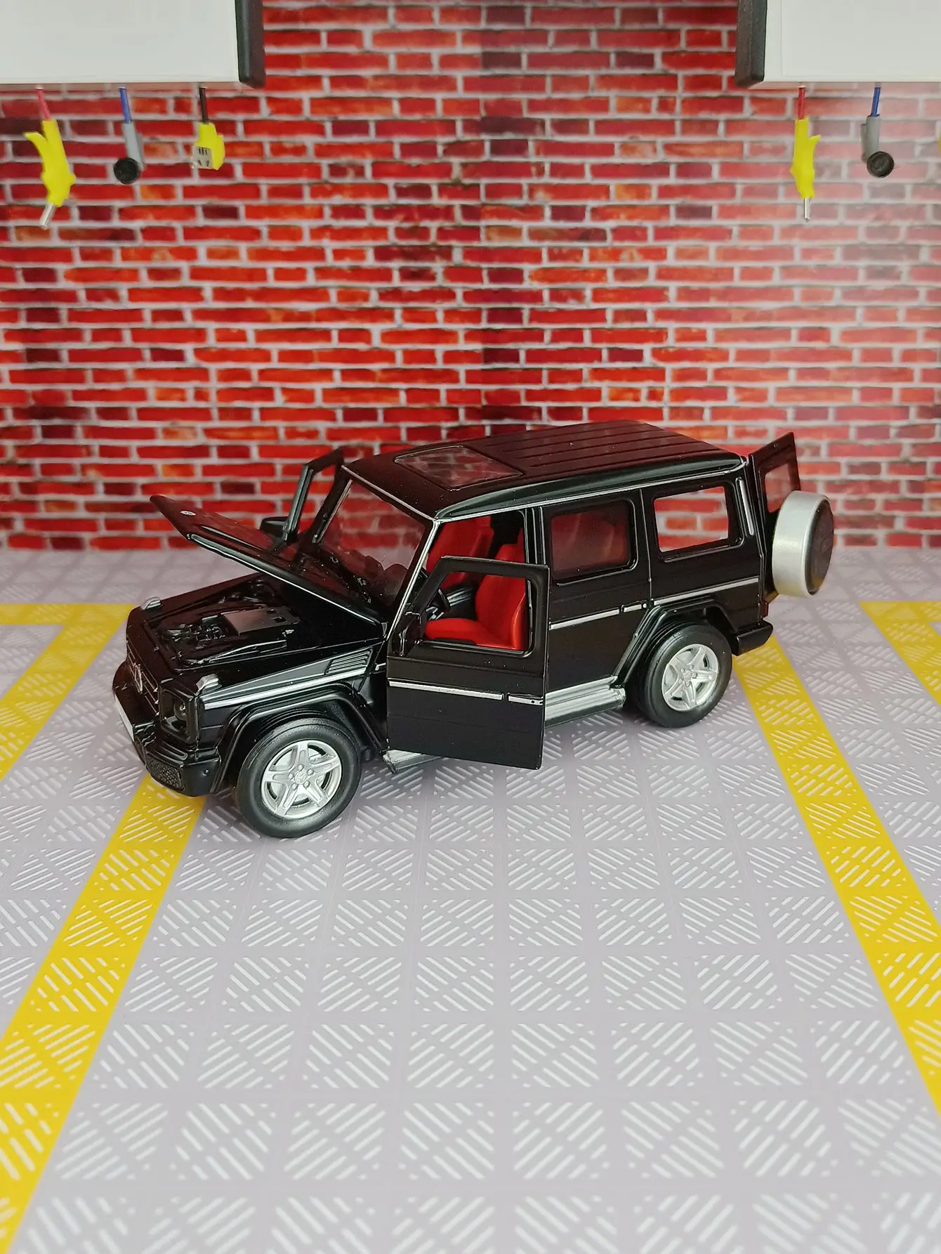 1:32 Mercedes-Benz G350D Legierung Automodell mit zurückziehbarem Soundlicht Geschenkkollektion Druckguss-Spielzeugmodell